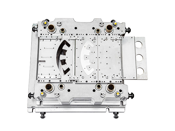 L390定子扇形片单列散片半步级进模