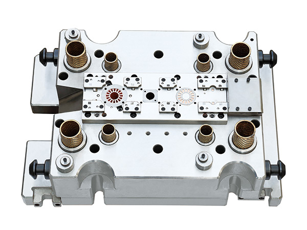 φ52潜油泵电机转子铜片级进模