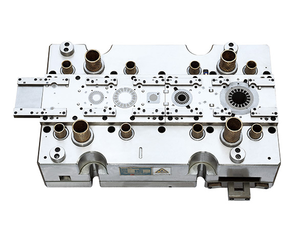φ92潜油泵电机铁心叠铆级进模