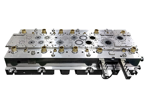 φ160驱动电机双列自扣大回转级进模